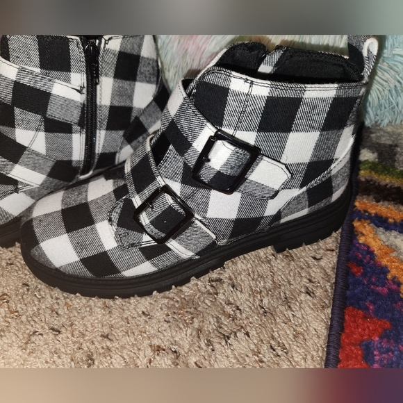 Plaid Black and White Shoes - Picture 2 of 3
